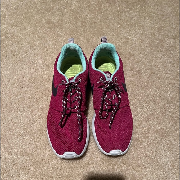 Nike Roshes - Picture 5 of 5